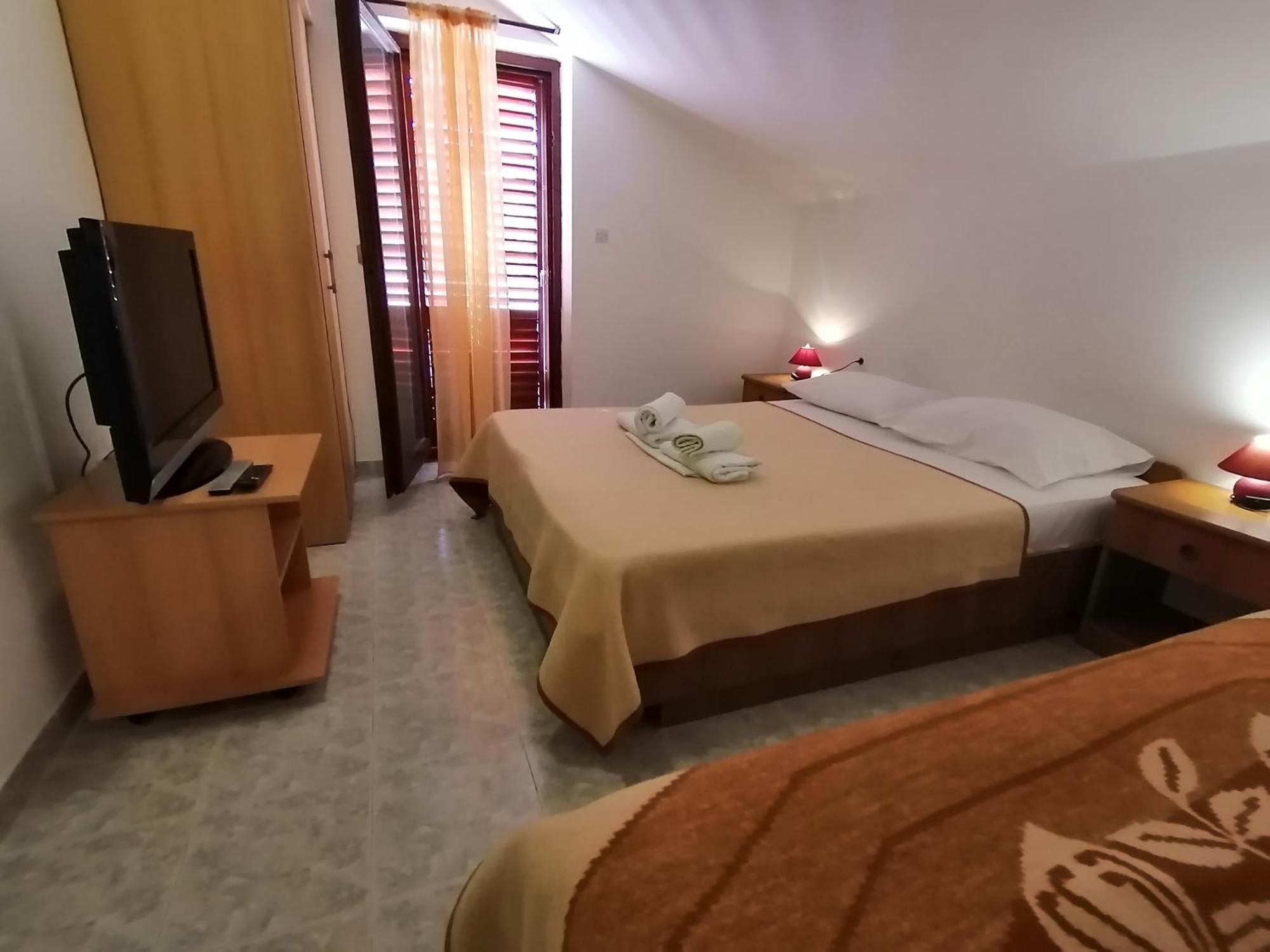 Mirjana F Apartaments Baška Kamer foto