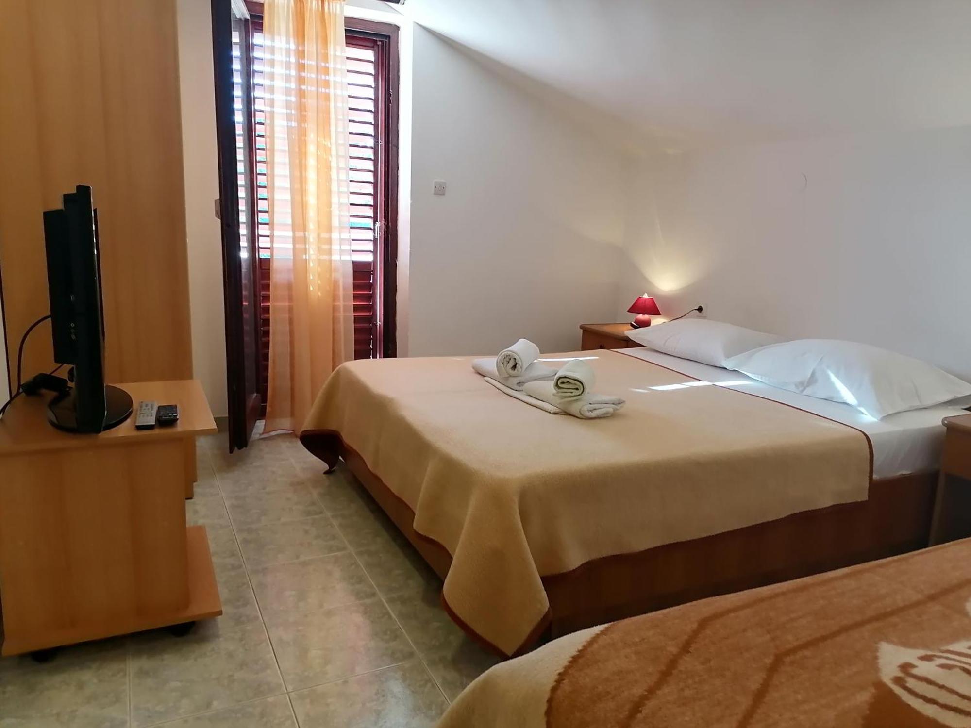 Mirjana F Apartaments Baška Kamer foto
