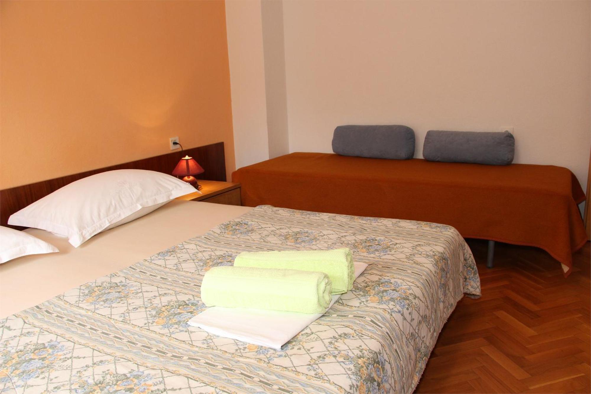 Mirjana F Apartaments Baška Buitenkant foto